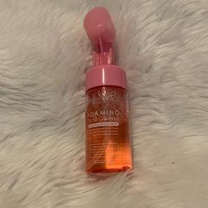 Brilliant Skin Essentials Foaming Cleanser 100ml